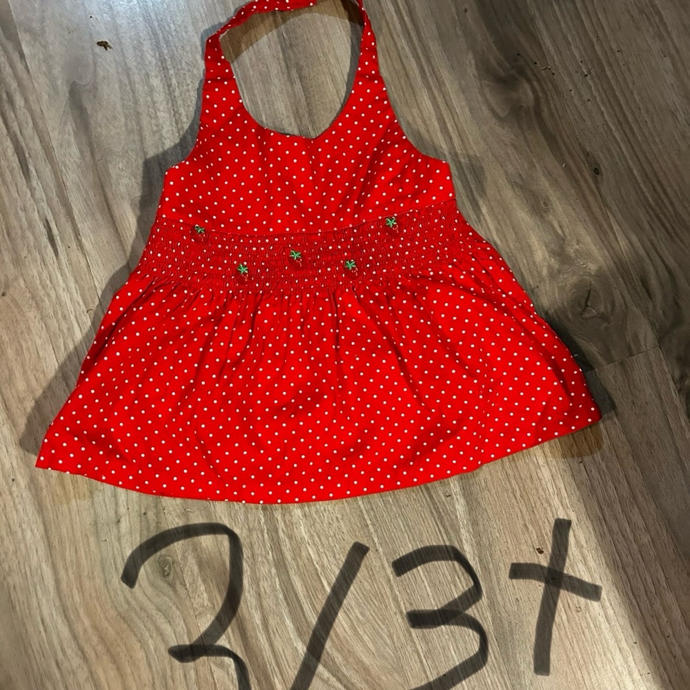 La marque est “Cooper key”. Taille 3/3t. Robe rouge avec fraise fait 100% coton